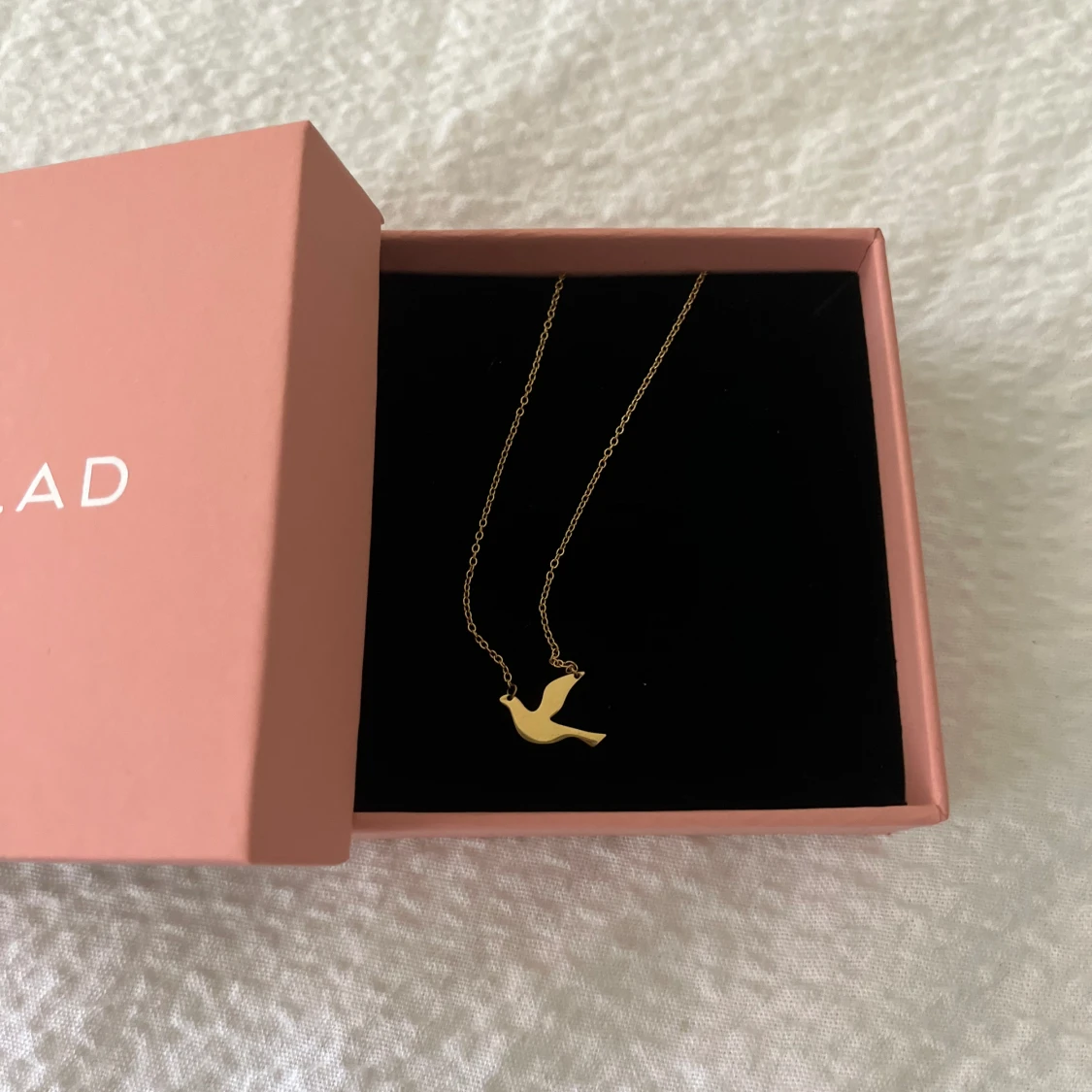 Dove Necklace Gold