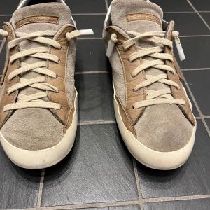 Philippe model  - Philippe model skor | säljer dom pga att dom inte kommer till användning längre | skick: 7.5/10 | storlek 40 | nypris runt:  3300kr mitt pris:1699kr | priset går att sänkas vid snabb affär kan också mötas upp |  Mvh Wille 