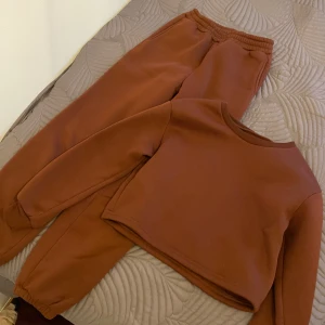 Sweater och sweatpants - Ett fint set, och i gott skick. 
