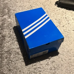 adidas campus  - aldrig använda, köpte åt tjejen men hon ville inte ha 😭storlek 40, fraktas samma dag du köper 