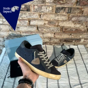 PHILIPPE MODEL - Riktigt feta Philippe Model PRSX | Skick: 8/10 (Undersidan på sulan är bara skitg) | Strl: 42 (Passar även 43) | Nypris 3699kr - Vårt pris 1999kr | Box och dustbag medföljer | Hör av dig om du undrar någonting!