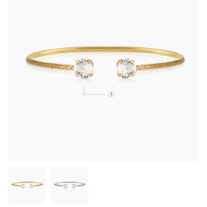 Caroline Svedbom armband - Säljer mitt superfina Caroline svedbom armband med ljusgrön Sten som inte säljs längre. Har använt väldigt få gånger så den har ej några bristningar. Den är guldpläterad så den rostat inte heller☺️🫶🏼 Inköpspris 595 kr mitt pris 400kr och frakt ingår!!