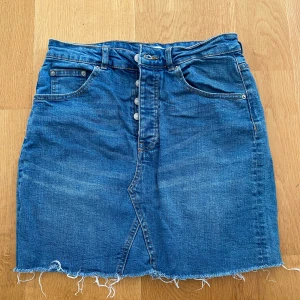 Jeanskjol - Använd en del men är fortfarande bra skick!
