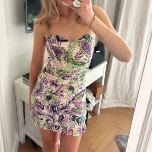 Mönstrad sommarklänning - Jättefin mönstrad sommarklänning i storlek XS med superfin passform! Superbra skick💕