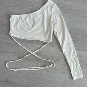 Topp från Nakd - Croptop med snörning från NAKD i strl s. Oanvänd