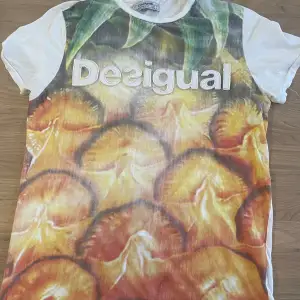 T-shirt från Desigual i stl S