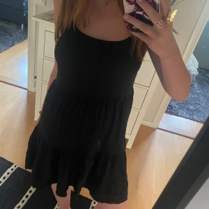 Svart strandklänning - Använd en gång