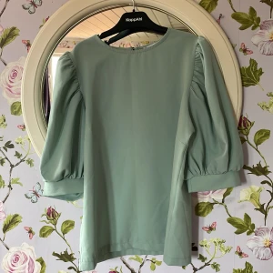 Fin blus💞 - Fin blus som ja nästan aldrig har användt! Om ni har fler frågor eller vill se mer bilder så är det bara att skriva❤️ 