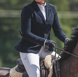 CAVALERIA TOSCANA KAVAJ - Mörkblå cavaleria Toscana kavaj, svensk storlek 38/40. Mycket fint skick. Nypris 5000kr