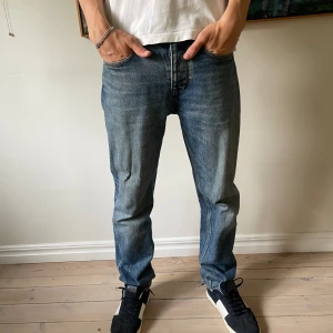 Neuw jeans - Tja säljer nu dessa feta jeans! Nypris 1200kr! Mitt pris 399kr!. Modellen är 182. Skriv vid frågor/funderingar!
