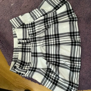 Shein kjol - Grå vit kjol