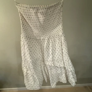 Prickig somrig klänning - Bra skick