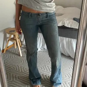 Lågmidjade jeans storlek 28