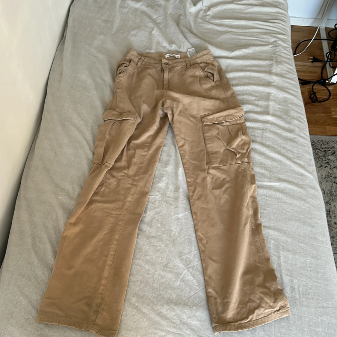 Beiga cargo pants, pull&bear 