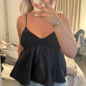 Topp - Mörkblå topp från zara. Strl M🥰
