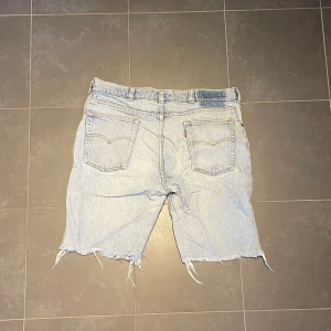 Jorts - Snygga jorts, perfekt till sommaren. Midja storlek W34. Hör av dig om du har några frågor eller för mer bilder:)