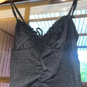 Svart klänning  -  Svart klänning .  Storlek XS från H&M