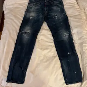 DSQUARED2 jeans använda ett fåtal gånger i nyskick mörkblå