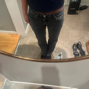 Weekday jeans  - Hej jag säljer mina weekday jeans❤️