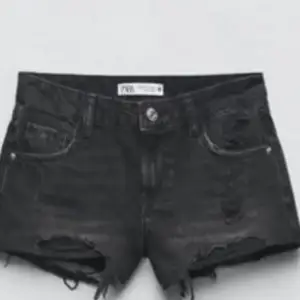 Säljer jätte snygga zara shorts! 💗 original pris 429kr dom är helt slutsåltda 💗
