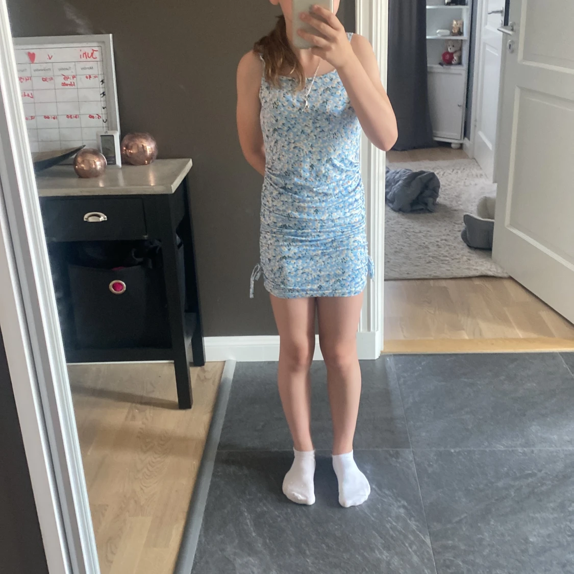 Blommig kort klänning