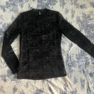 Spetstopp - Spetstopp, fint skick, alla lappar avklippta men skulle gissa att det är en storlek XS/S, hög krage men inte polo