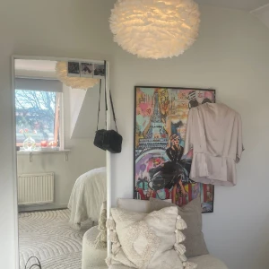 BeigeSatinBlus - En super vacker ljus beige blus från HM 🤩i fint skick 🫶🏻