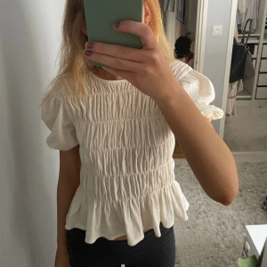 Storlek s - Jätte söt topp från mango i storlek s