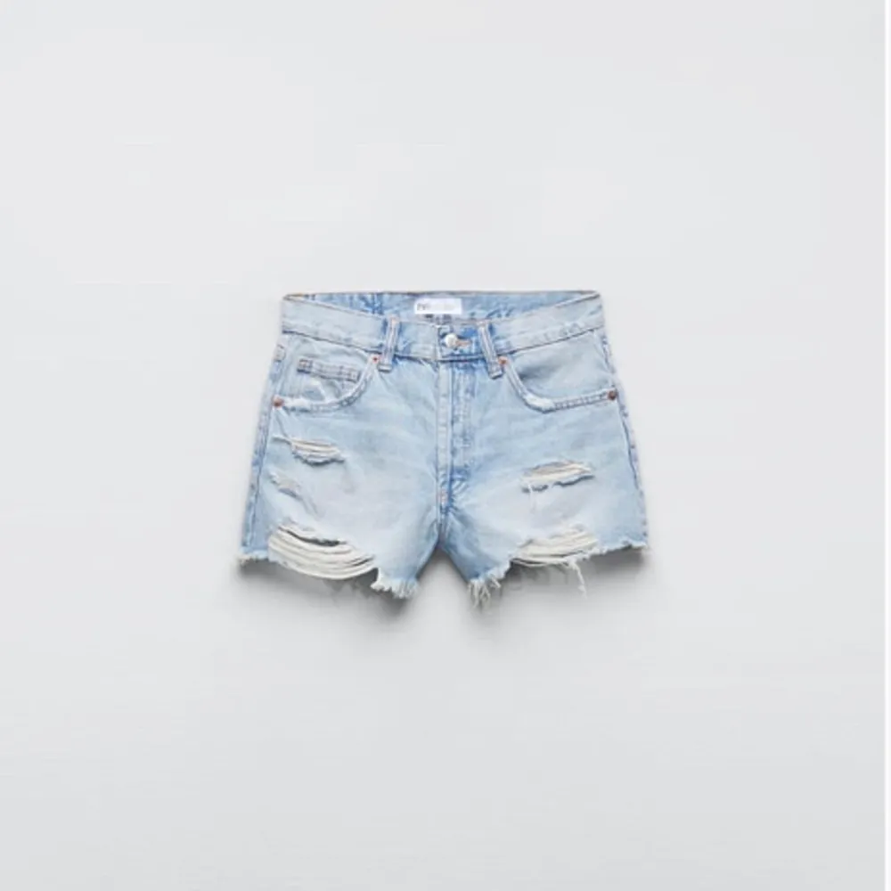 Skitsnygga jeansshorts från Zara!! Aldrig använda, ordinarie pris 359kr!! . Shorts.