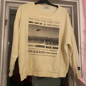Sweatshirt - Gul sweatshirt från pull&bear💛