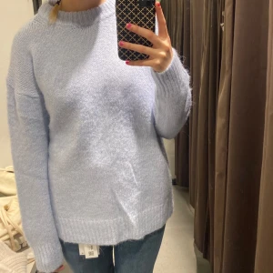Stickad törja - Bilderna är mina egna!  Super fin stickad törja ifrån zara som köptes förra hösten. Köptes för 399 säljer för 130kr💗