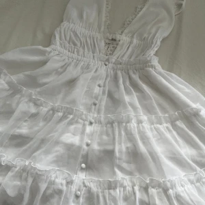 Studentklänning  - Stl 40 mer som 36/38 Snörning i ryggen Oanvänd, lapp kvar Från Asos Nypris 349kr