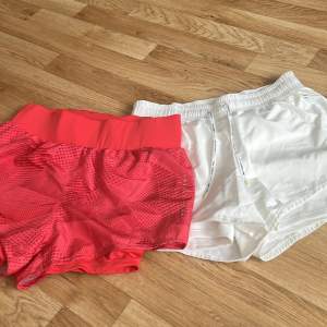 Två par tränings shorts  Vita är från H&M och dom rosa är från  Crivit Finns katt i hemmet 