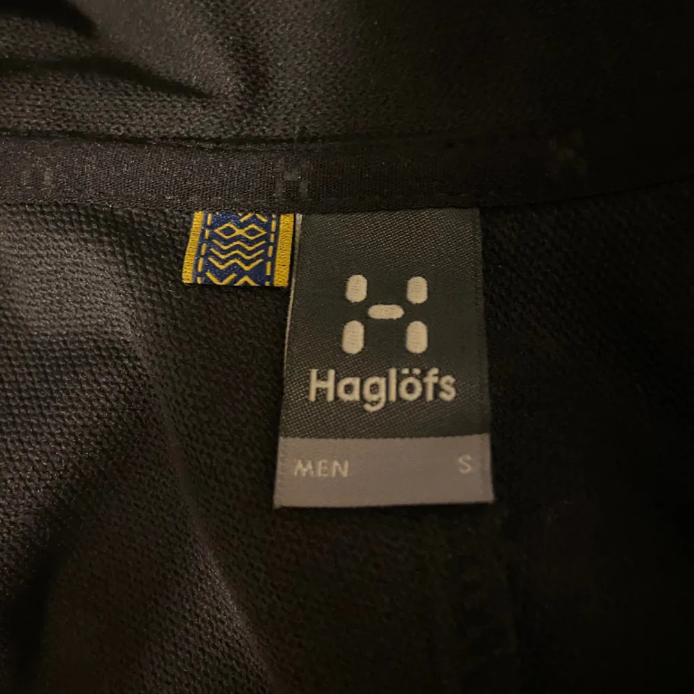 Säljer nu min Haglöfs jacka i storlek Small. Skick 9/10 använd ungefär 1 månad. Färgen är svart Ordinarie pris 2500kr. Säljer den för 1250kr. Men pris kan diskuteras vid snabb affär.. Jackor.