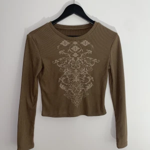 y2k top - jättesöt brun långärmad topp från YesStyle! bra skick❣️