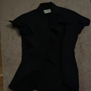 Skjorta från selected homme  - Storlek s aldrig använd från selected homme skön färg inför sommaren köpt genom zalando för 359 mitt pris 150
