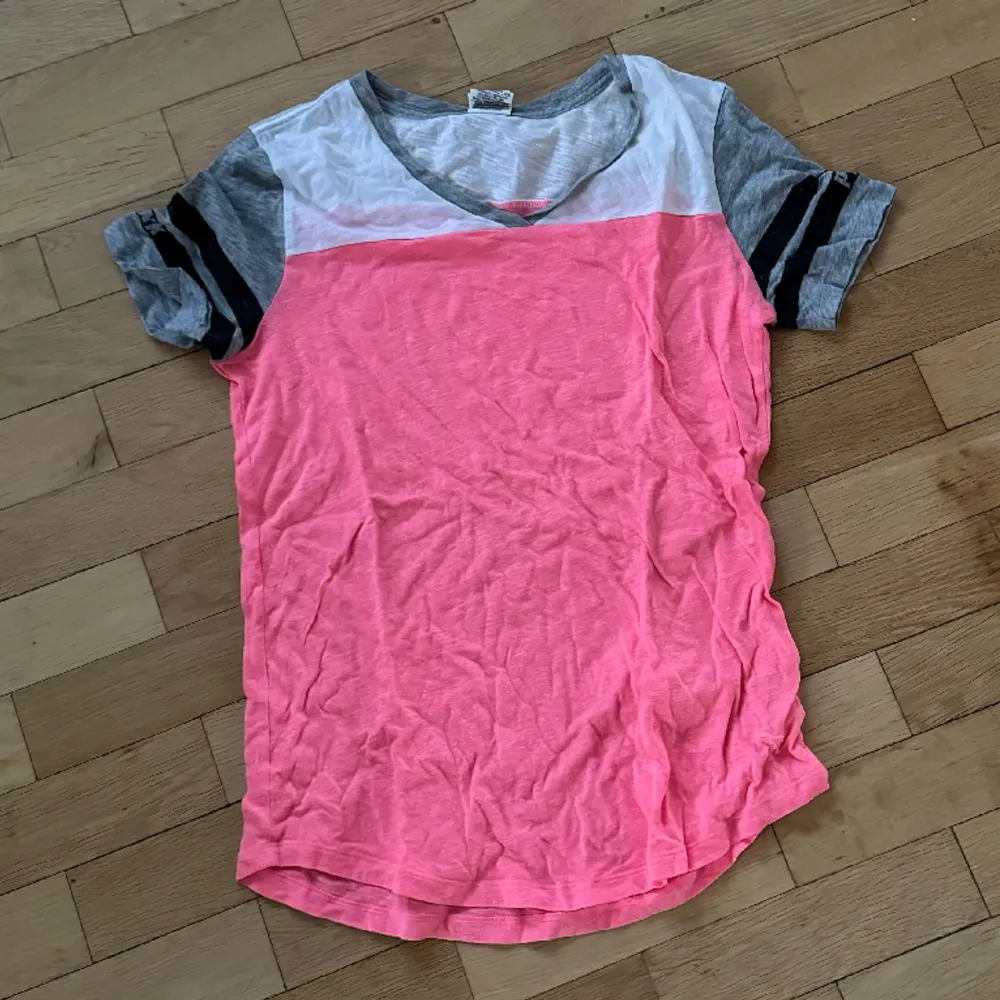 Tränings T-shirt från Pink Victorias secret. T-shirts.
