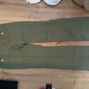 Gröna jeans - Super snygga och populära jeans.