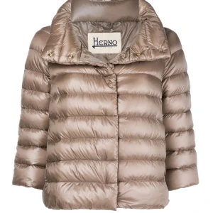 Herno jacka - Säljer min hernojacka, fint skick men små tecken på användning finns🥰