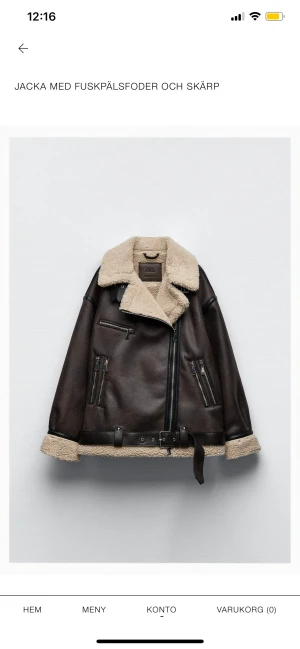 Bikerjacka från Zara - Säljer min bruna bikerjacka från Zara då den inte kommer till användning. Knappt använd så jätte fint skick. Jag är 164cm å den sitter oversized på mig