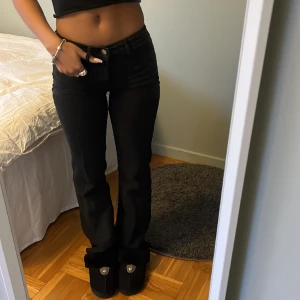 Lowwaist jeans - Svarta Lowwaist jeans som jag aldrig använder