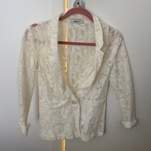 Kavaj i spets  - Kavaj i spets strl 32. 