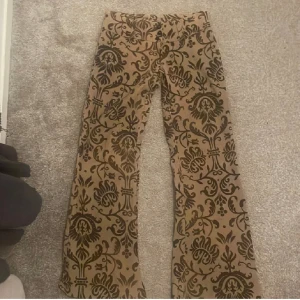 Manchesterbyxor - Skitsnygga ljusbruna Manchester byxor. Helt oanvända, köpte dem i en vintage butik men de är för små för mig, därför säljer jag dem. 