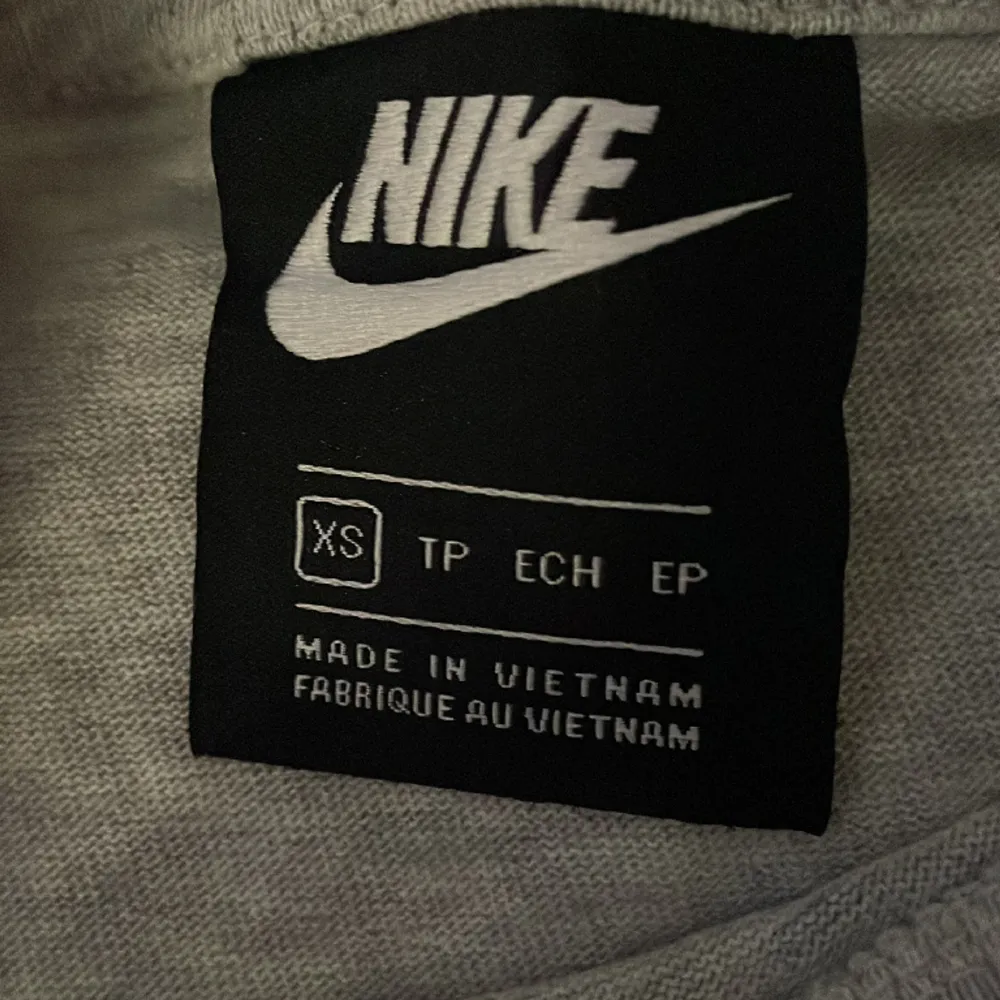 Nike sweatshirt i xs aldrig använd . Tröjor & Koftor.