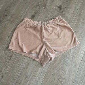 Shorts  - Shorts från BikBok i storlek S som använts en del men fortfarande i fint skick.