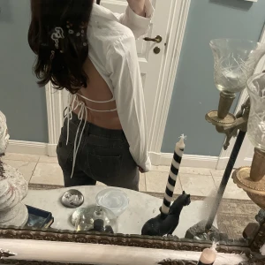 Topp med öppen rygg - Helt oanvänd med prislappen på!Perfekt till tjejmiddag❤️