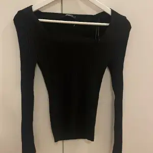 En jättefin långärmad tröja från Gina tricot, i storlek S som inte kommer till användning längre. 