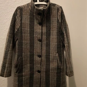 Kappa - Kappa som går ner till låren beroende på hur lång man är! Storlek 36