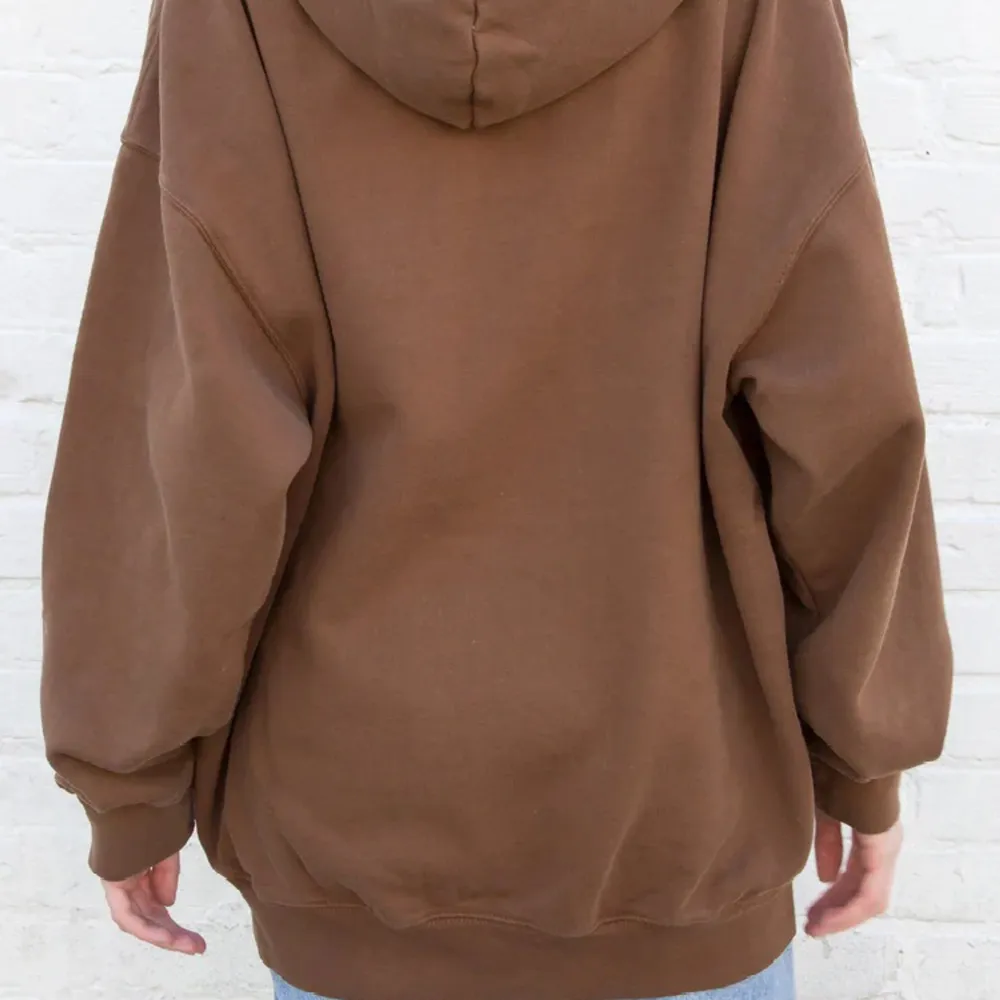 christy hoodie från Brandy Melville. jättebra skick! säljer då den inte längre kommer till användning.  (skriv om du vill ha egna bilder på hoodien). Hoodies.