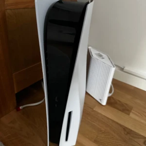 Ps5 med +50 spel - Ny skick använt typ 2-3 månader 